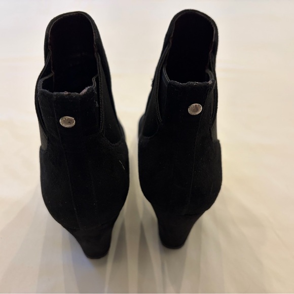 BCBGeneration Black Ankle Booties - sz 6 - Picture 2 of 5